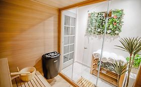 Modern Central Luxury Home With Hot Tub Sauna 11Ppl